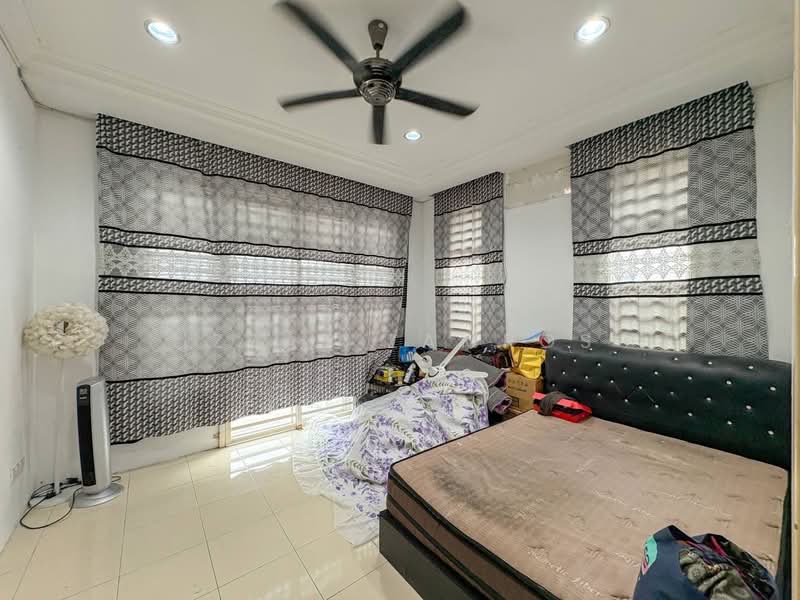 Semi-Detached House for Sale in Bandar Saujana Putra (Tanjong Duabelas) - Izzat Zamros - Bedroom - PropertyGuru.com.my
