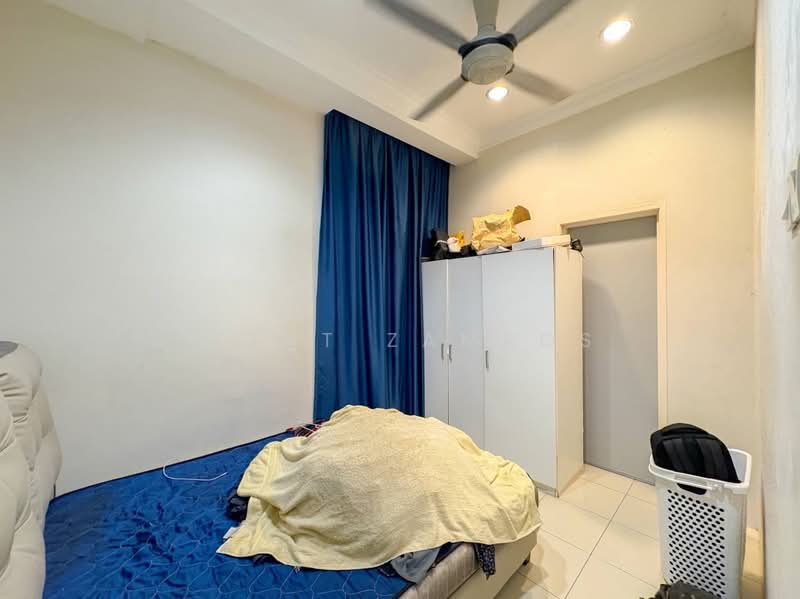 Semi-Detached House for Sale in Bandar Saujana Putra (Tanjong Duabelas) - Izzat Zamros - Bedroom - PropertyGuru.com.my
