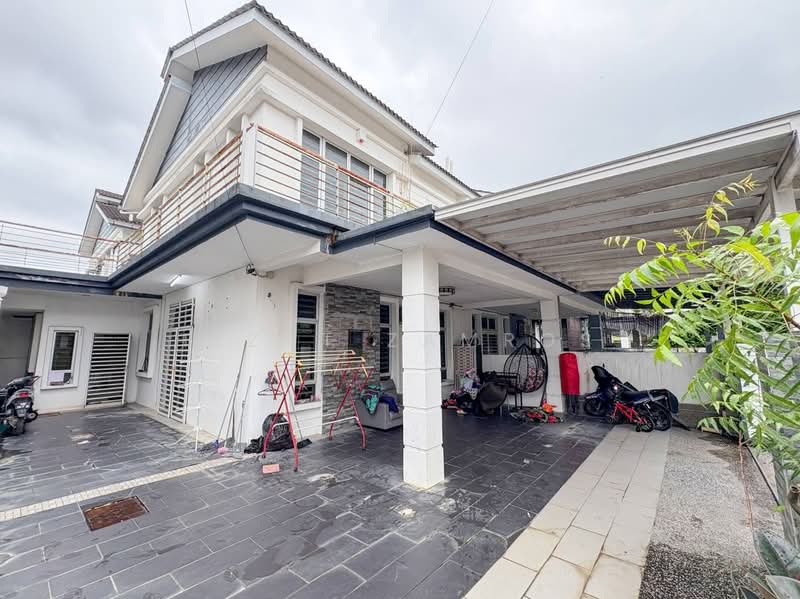 Semi-Detached House for Sale in Bandar Saujana Putra (Tanjong Duabelas) - Izzat Zamros - Exterior - PropertyGuru.com.my