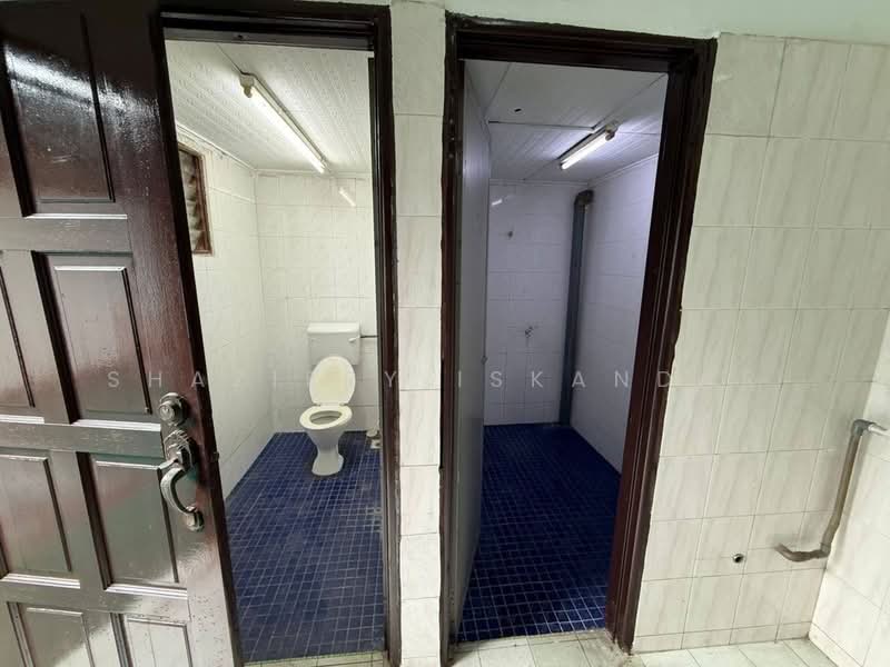 1-storey Terraced House for Sale in Taman Greenwood (Batu Caves) - Shaziery Iskandar - Bathroom - PropertyGuru.com.my