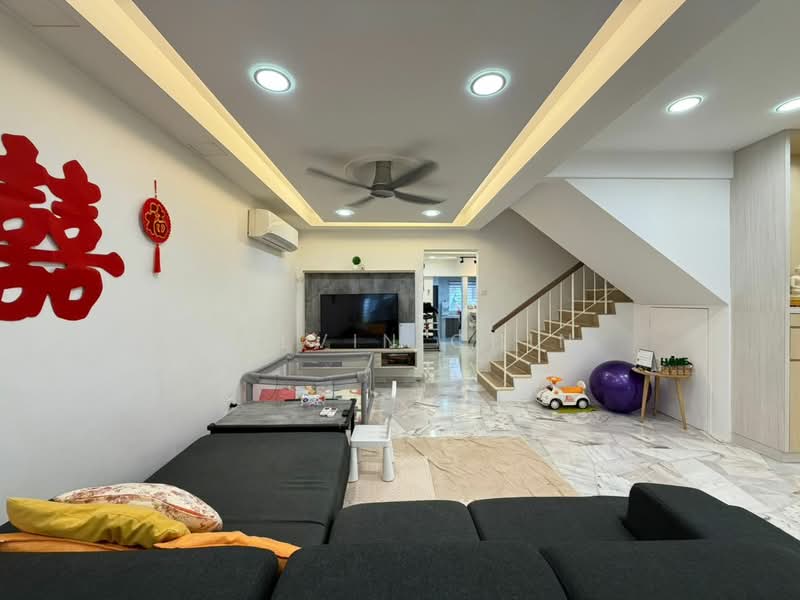2.5-storey Terraced House for Sale in Bukit Antarabangsa (Ulu Kelang) - calvin Chin - Living Room - PropertyGuru.com.my