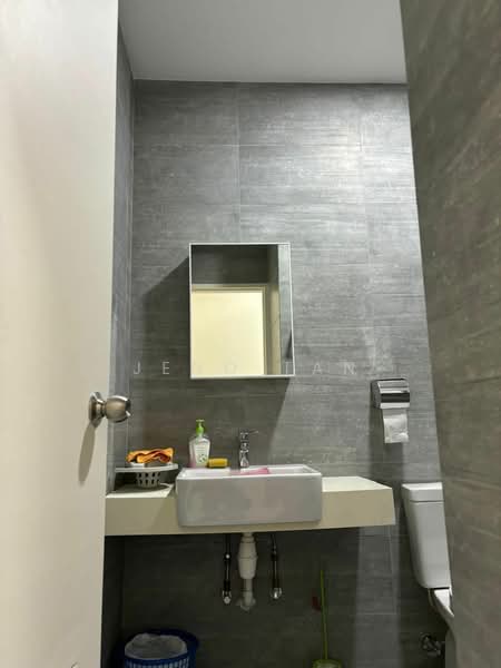Kondominium untuk Disewa di Rivervale - Jeno Tan - Bathroom - PropertyGuru.com.my