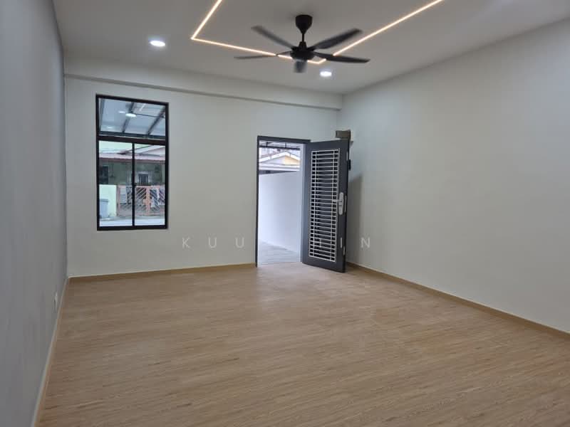 Rumah Teres 2 Tingkat untuk Dijual di Taman Nusa Damai (Pasir Gudang) - Kuu Chin - Living Room - PropertyGuru.com.my