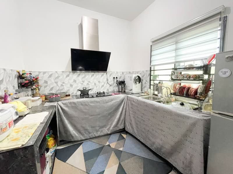 Rumah Berkembar untuk Dijual di Telok Panglima Garang (Selangor) - Izzat Zamros - Kitchen - PropertyGuru.com.my