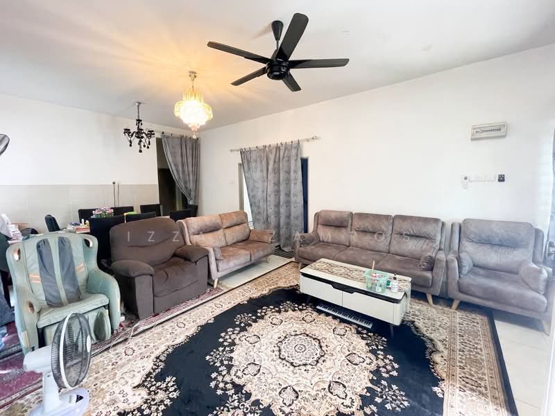 Rumah Berkembar untuk Dijual di Telok Panglima Garang (Selangor) - Izzat Zamros - Living Room - PropertyGuru.com.my