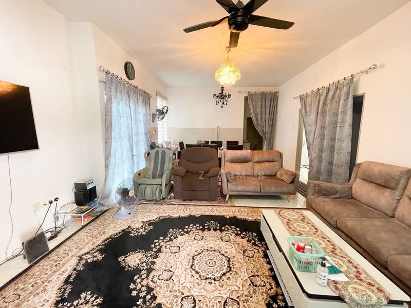 Rumah Berkembar untuk Dijual di Telok Panglima Garang (Selangor) - Izzat Zamros - Living Room - PropertyGuru.com.my