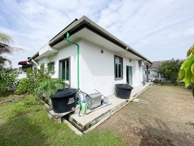 Rumah Berkembar untuk Dijual di Telok Panglima Garang (Selangor) - Izzat Zamros - Exterior - PropertyGuru.com.my