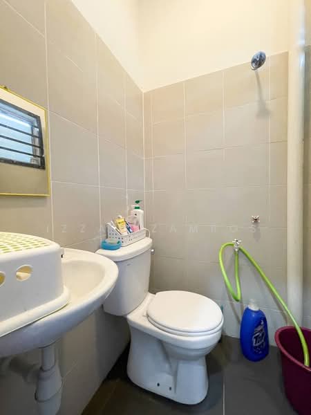 Rumah Berkembar untuk Dijual di Telok Panglima Garang (Selangor) - Izzat Zamros - Bathroom - PropertyGuru.com.my