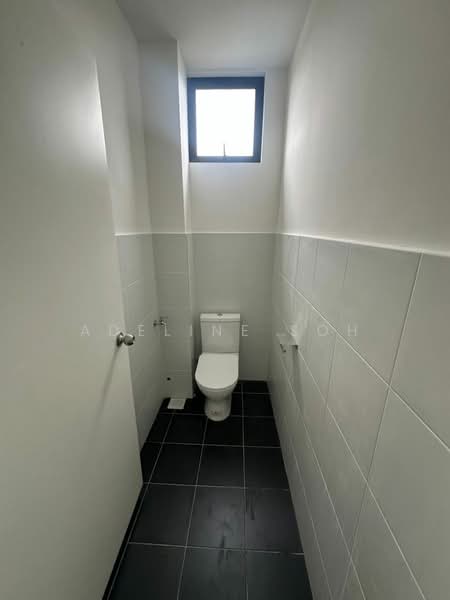 Kedai untuk Disewa di Taman Bukit Kaze (Ulu Tiram) - Adeline Soh - Bathroom - PropertyGuru.com.my
