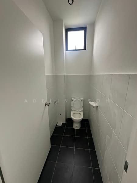 Kedai untuk Disewa di Taman Bukit Kaze (Ulu Tiram) - Adeline Soh - Bathroom - PropertyGuru.com.my