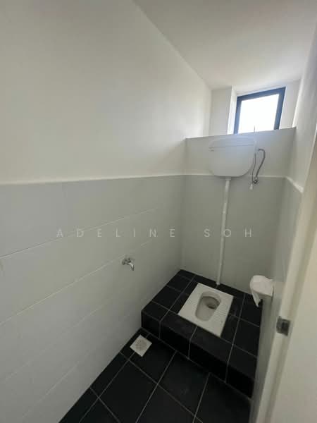Kedai untuk Disewa di Taman Bukit Kaze (Ulu Tiram) - Adeline Soh - Bathroom - PropertyGuru.com.my