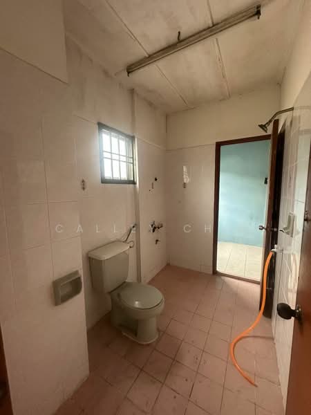 2-storey Terraced House for Sale in Taman Putri (Kulai) - Calley Chin - Bathroom - PropertyGuru.com.my
