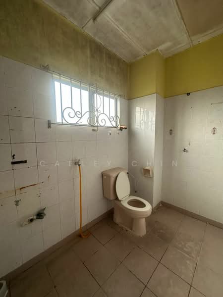 2-storey Terraced House for Sale in Taman Putri (Kulai) - Calley Chin - Bathroom - PropertyGuru.com.my