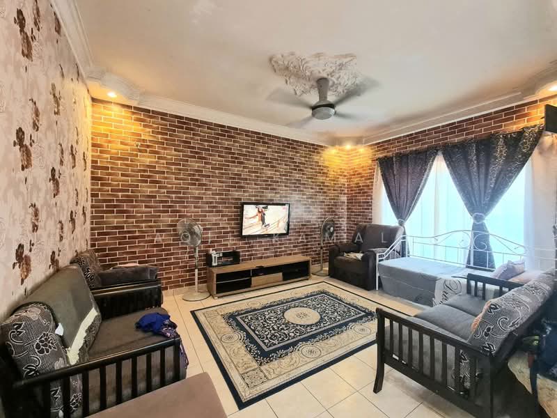 Rumah Teres 2 Tingkat untuk Dijual di Bukit Jelutong (Shah Alam) - Aqil Kamal - Living Room - PropertyGuru.com.my
