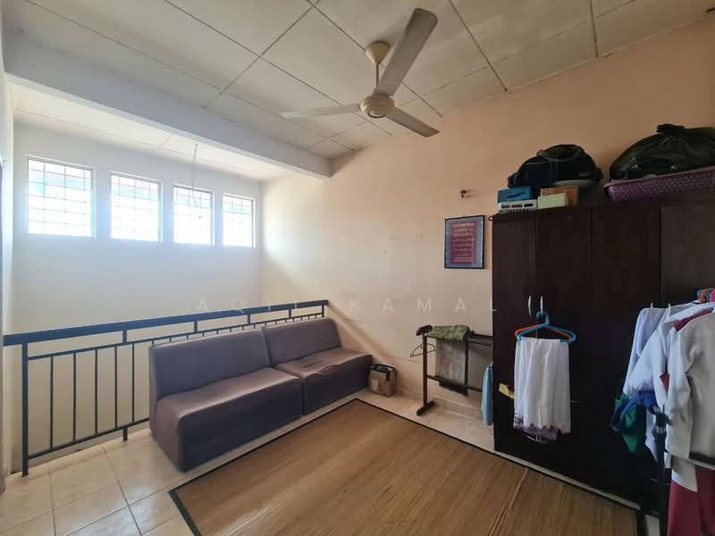 Rumah Teres 2 Tingkat untuk Dijual di Bukit Jelutong (Shah Alam) - Aqil Kamal - Living Room - PropertyGuru.com.my
