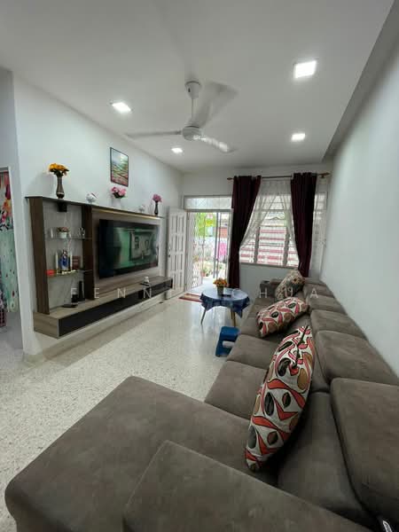 1-storey Terraced House for Sale in Taman Perling (Perling) - Fennie Chua - Living Room - PropertyGuru.com.my
