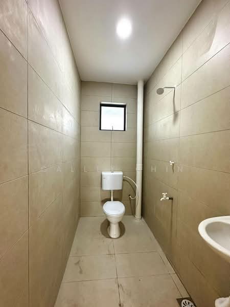 Rumah Teres 2 Tingkat untuk Dijual di Saleng (Senai) - Calley Chin - Bathroom - PropertyGuru.com.my