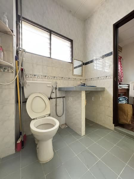Rumah Teres 2 Tingkat untuk Dijual di Taman Wawasan (Puchong) - Jayden Lee - Bathroom - PropertyGuru.com.my