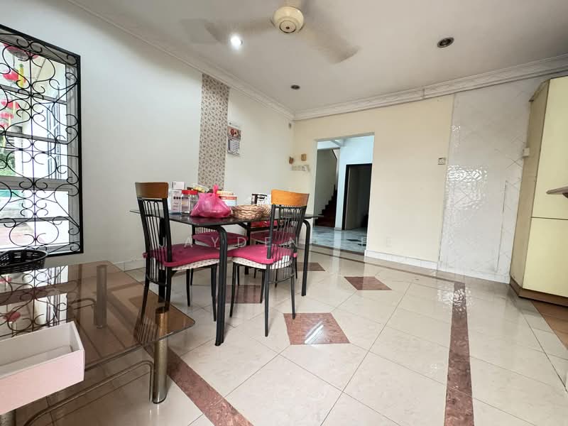Rumah Teres 2 Tingkat untuk Dijual di Taman Wawasan (Puchong) - Jayden Lee - Dining Room - PropertyGuru.com.my
