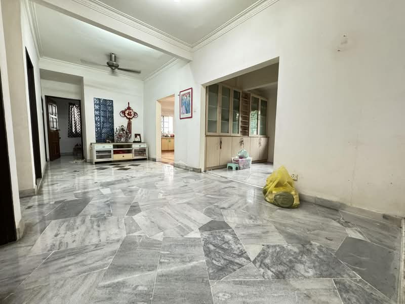 Rumah Teres 2 Tingkat untuk Dijual di Taman Wawasan (Puchong) - Jayden Lee - Living Room - PropertyGuru.com.my