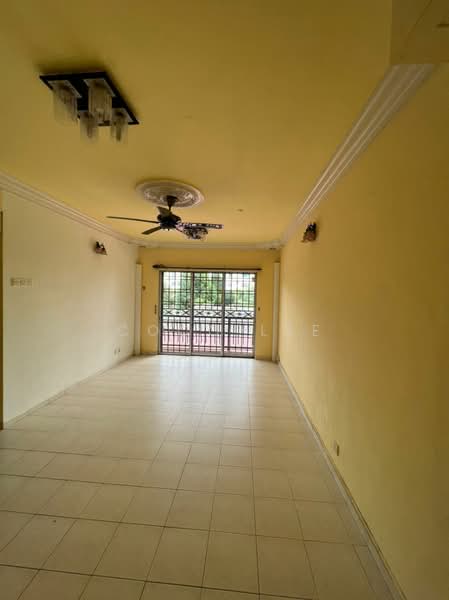 Townhouse for Sale in Taman Tampoi Indah (Tampoi) - Coco Lee - Living Room - PropertyGuru.com.my