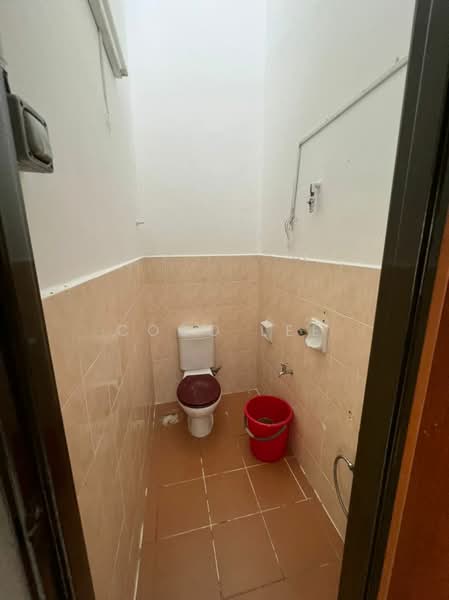 Townhouse for Sale in Taman Tampoi Indah (Tampoi) - Coco Lee - Bathroom - PropertyGuru.com.my