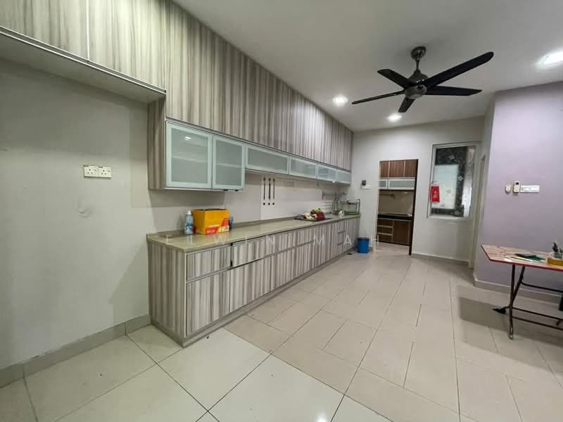 Rumah Berkembar untuk Dijual di Anggun 2 Residence (Rawang) - Elwin Mah - Kitchen - PropertyGuru.com.my
