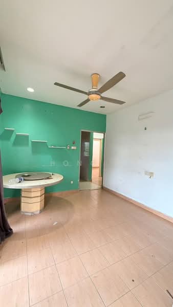 1-storey Terraced House for Sale in Taman Bukit Tiram (Ulu Tiram) - Hong . - Living Room - PropertyGuru.com.my