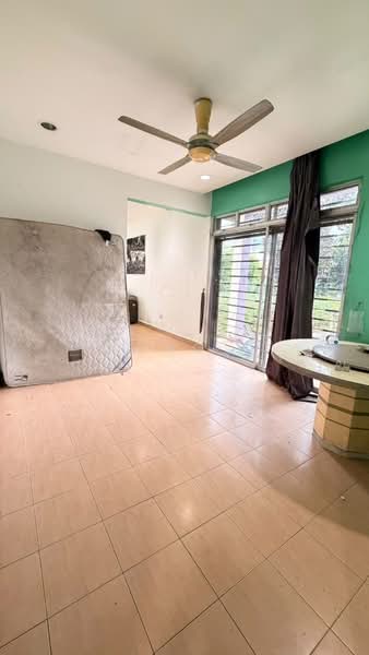 1-storey Terraced House for Sale in Taman Bukit Tiram (Ulu Tiram) - Hong . - Living Room - PropertyGuru.com.my