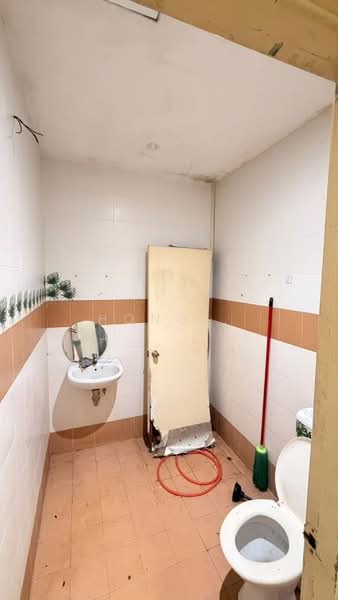 1-storey Terraced House for Sale in Taman Bukit Tiram (Ulu Tiram) - Hong . - Bathroom - PropertyGuru.com.my