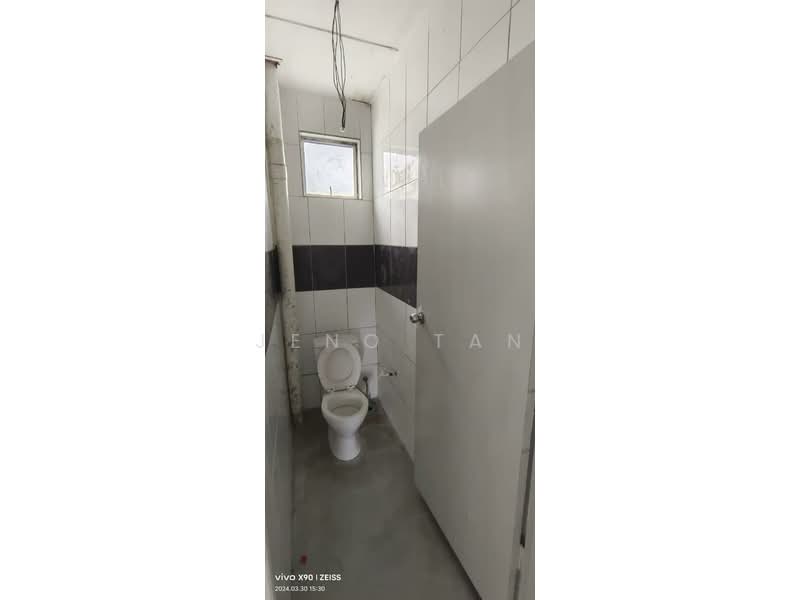 Kedai / Pejabat untuk Disewa di Kuching (Sarawak) - Jeno Tan - Bathroom - PropertyGuru.com.my
