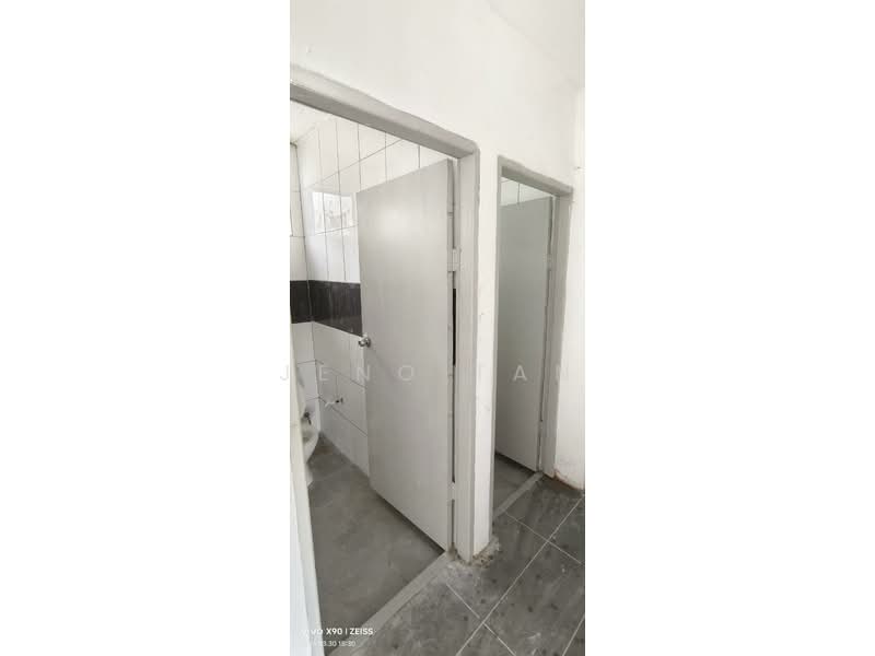 Kedai / Pejabat untuk Disewa di Kuching (Sarawak) - Jeno Tan - Bathroom - PropertyGuru.com.my