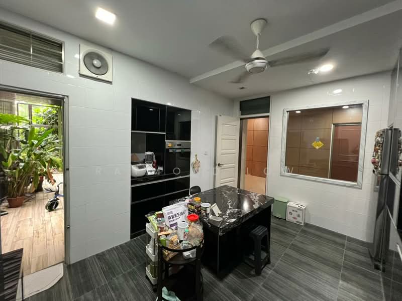 Rumah Kluster untuk Dijual di Taman Sutera Utama (Skudai) - Raymond Low - Kitchen - PropertyGuru.com.my