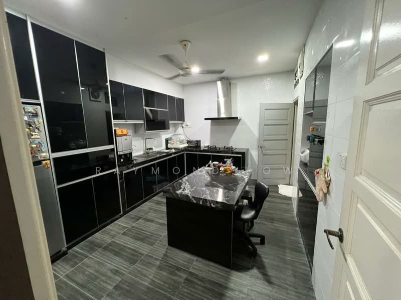 Rumah Kluster untuk Dijual di Taman Sutera Utama (Skudai) - Raymond Low - Kitchen - PropertyGuru.com.my