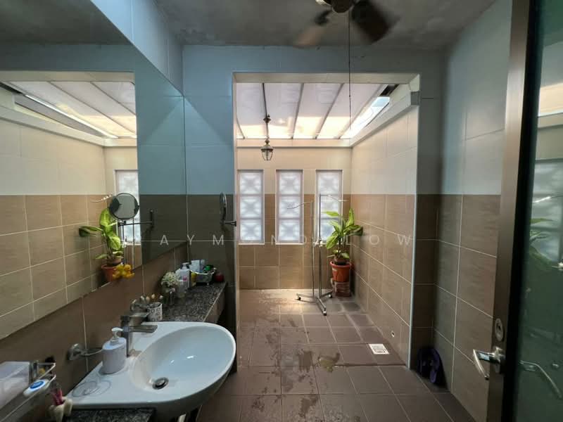 Rumah Kluster untuk Dijual di Taman Sutera Utama (Skudai) - Raymond Low - Bathroom - PropertyGuru.com.my
