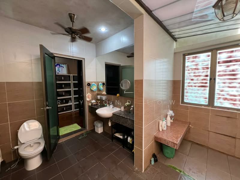 Rumah Kluster untuk Dijual di Taman Sutera Utama (Skudai) - Raymond Low - Bathroom - PropertyGuru.com.my