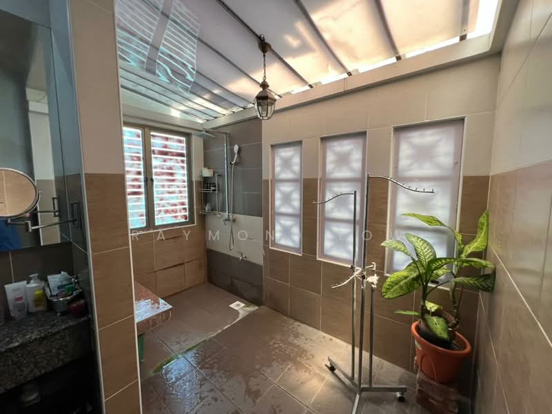 Rumah Kluster untuk Dijual di Taman Sutera Utama (Skudai) - Raymond Low - Bathroom - PropertyGuru.com.my