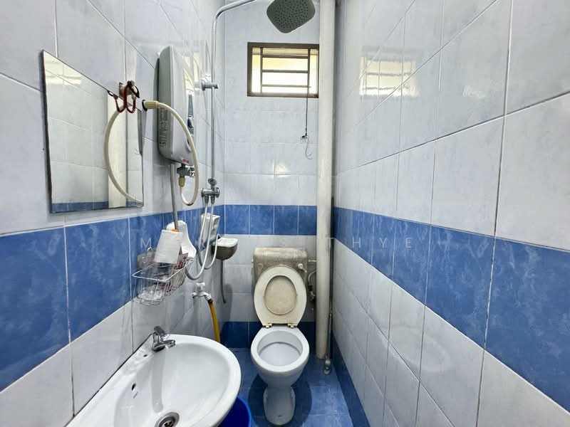 2-storey Terraced House for Sale in Taman Bestari Indah (Ulu Tiram) - Marcus Thye - Bathroom - PropertyGuru.com.my