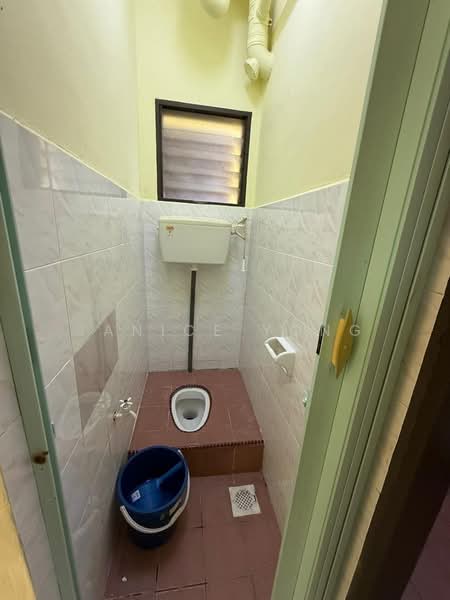 Rumah Flat untuk Dijual di Taman Flora Heights - Janice Yong - Bathroom - PropertyGuru.com.my