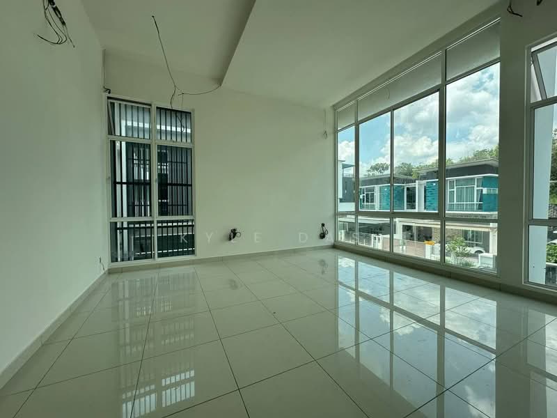 Rumah Berkembar untuk Dijual di Taman Seri Austin (Tebrau) - Kyle Das - Living Room - PropertyGuru.com.my