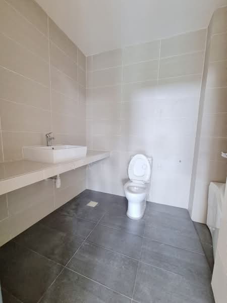 Rumah Teres 3 Tingkat untuk Dijual di Bandar Nusaputra (Puchong) - Evan Goh - Bathroom - PropertyGuru.com.my