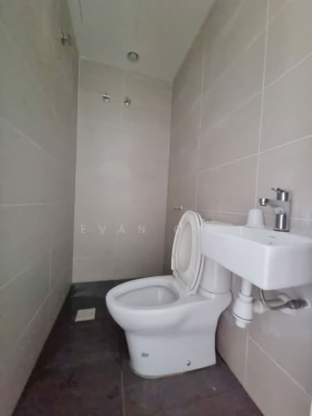 Rumah Teres 3 Tingkat untuk Dijual di Bandar Nusaputra (Puchong) - Evan Goh - Bathroom - PropertyGuru.com.my