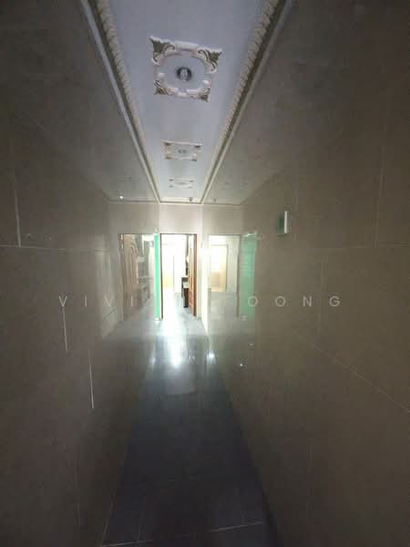 Shop for Sale in Medan Istana (Ipoh) - Vivian Foong - Corridor - PropertyGuru.com.my