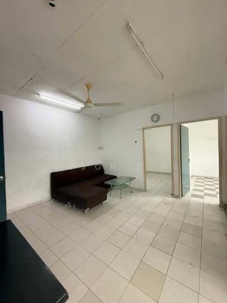 Rumah Flat untuk Dijual di Bandar Selesa Jaya - Jason Sim - Living Room - PropertyGuru.com.my