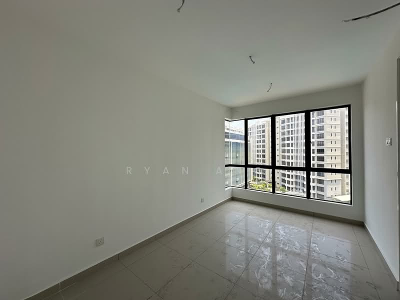 Kondominium untuk Dijual di Upper East @ Tiger Lane - Ryan Ang - Master Bedroom View1 - PropertyGuru.com.my