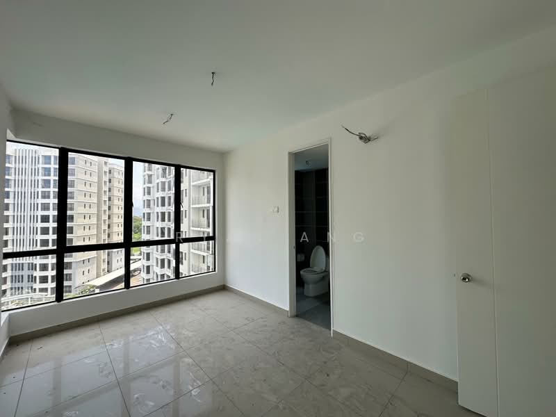 Kondominium untuk Dijual di Upper East @ Tiger Lane - Ryan Ang - Master Bedroom - PropertyGuru.com.my