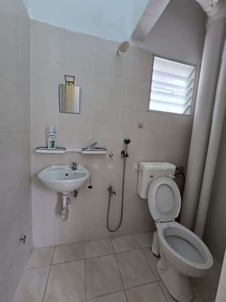 Pangsapuri untuk Disewa di Lakeview Apartments - Penny Ang - Bathroom - PropertyGuru.com.my