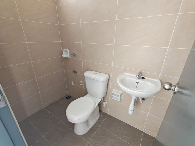 Rumah Teres untuk Dijual di Bandar Dato Onn (Tebrau) - LZ Lau - Bathroom - PropertyGuru.com.my