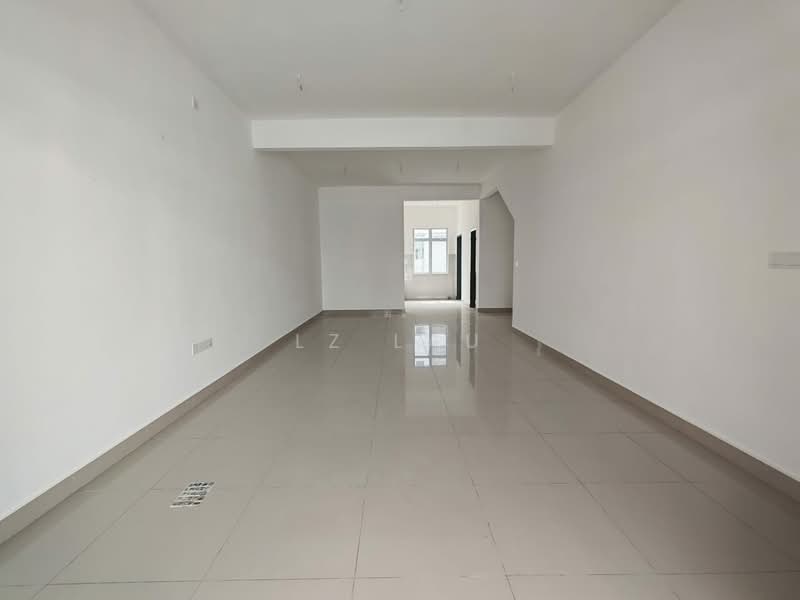 Rumah Teres untuk Dijual di Bandar Dato Onn (Tebrau) - LZ Lau - Living Room - PropertyGuru.com.my