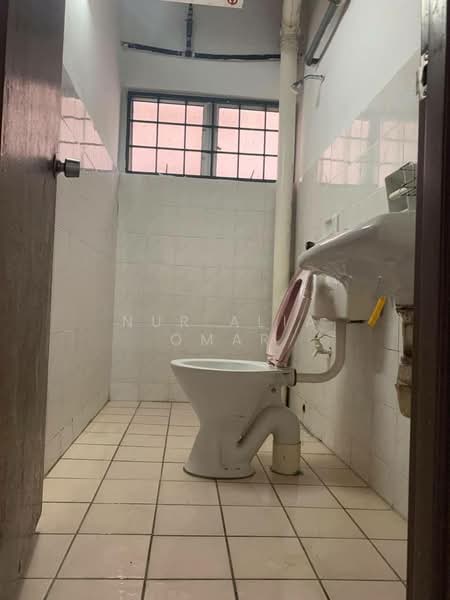 Pangsapuri untuk Dijual di Jasmin Apartment - Nur Alia Omar - Bathroom - PropertyGuru.com.my